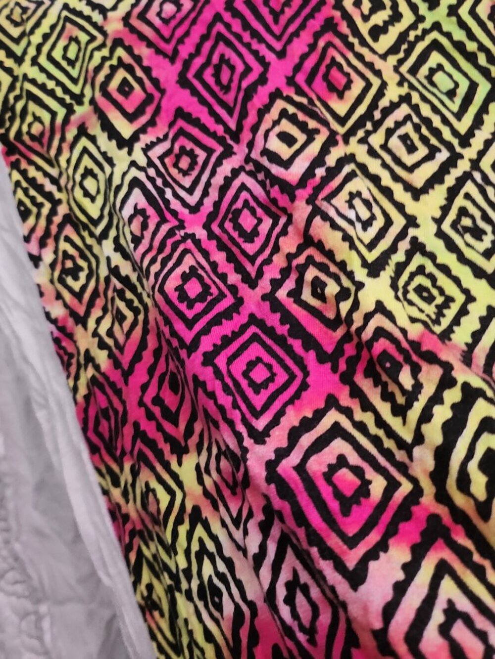 💛BUNDLE DEAL⬇️ 1.9 Yards – $11/Yard ($21 Total) – Neon Geometric Knit - Picture 8 of 9
